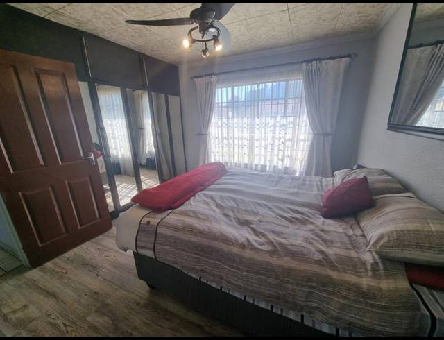 5 BEDROOM HOUSE FOR SALE IN ALBERTSDAL